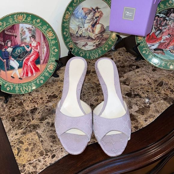 Gucci - Picture 1 of 8